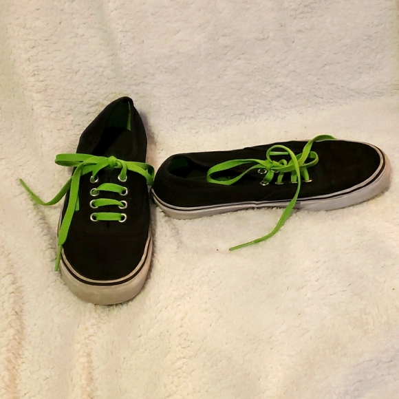 Black and green vans - Picture 3 of 4